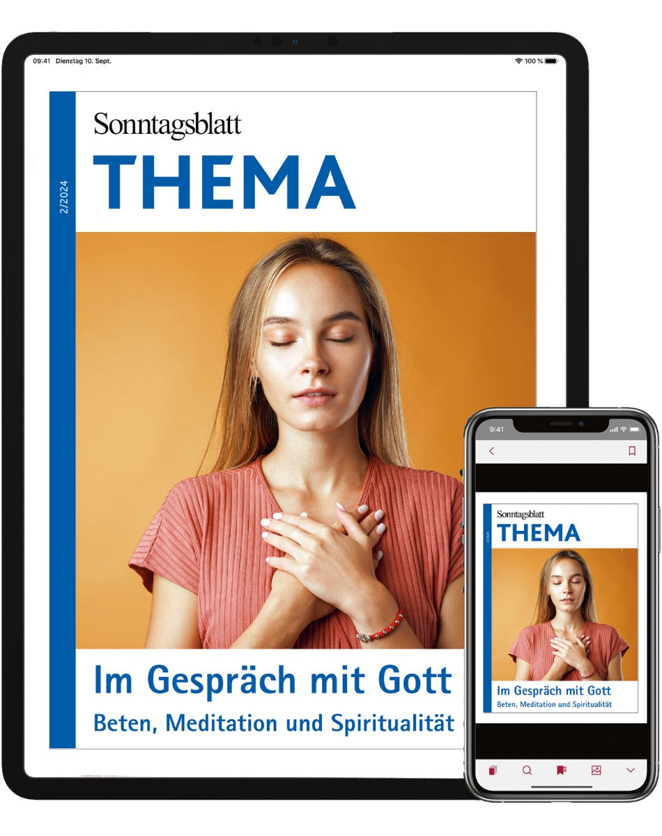 Cover des THEMA-Magazins Im Gespräch mit Gott.
Beten, Meditation und Spiritualität. Abgebildet ist eine junge Frau mit glatten Haaren und kurzärmligen Oberteil. Sie hat die Augen geschlossen und hat ihre Hände auf dem oberen Brustkorb gekreuzt aufeinander gelegt. Abgebildet auf Tablet und Smartphone.