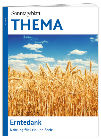Cover des THEMA-Magazins Erntedank. Nahrung für Leib und Seele. Das Bild zeigt ein Feld mit reifem Weizen unter blauem Himmel mit einzelnen kleinen weißen Wolken.